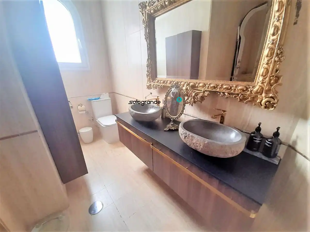 Bathroom of Houses for sale in La Línea de la Concepción  with Air Conditioner, Private garden and Terrace