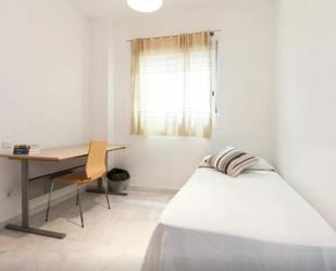 Dormitori de Apartament per a compartir en  Sevilla Capital amb Aire condicionat, Calefacció i Moblat