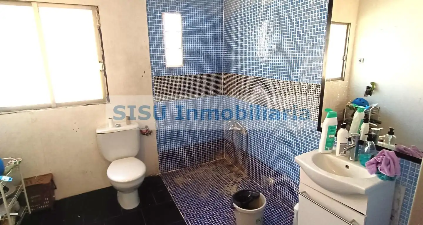 Bany de Finca rústica en venda en Montroi / Montroy amb Jardí privat, Terrassa i Piscina