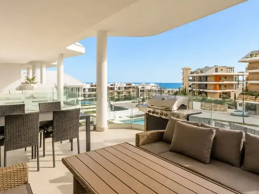 Terrasse von Wohnung zur Miete in Fuengirola mit Klimaanlage, Abstellraum und Schwimmbad
