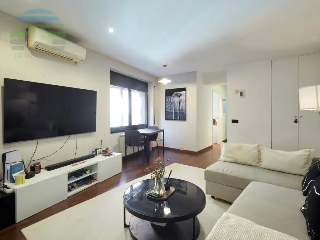 Wohnzimmer von Wohnung zum Verkauf in Barcelona mit Klimaanlage und Heizung