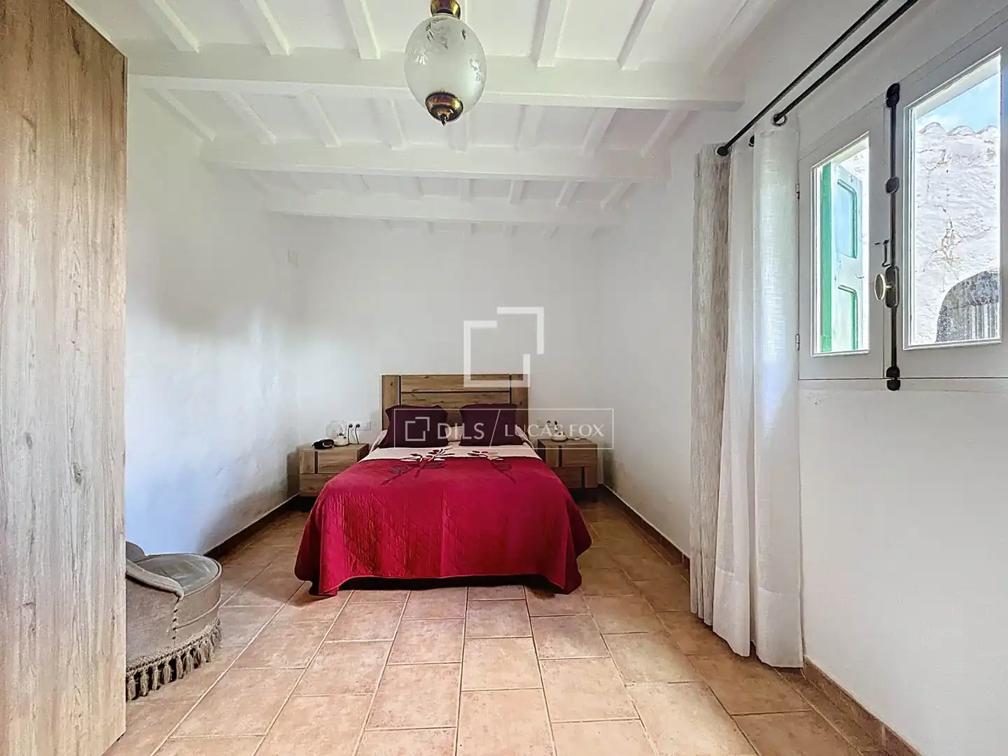 Schlafzimmer von Country house zum Verkauf in Es Castell mit Privatgarten, Abstellraum und Balkon