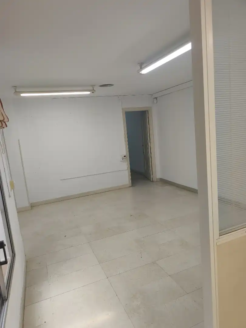 Oficina de alquiler en Bellavista - La Palmera