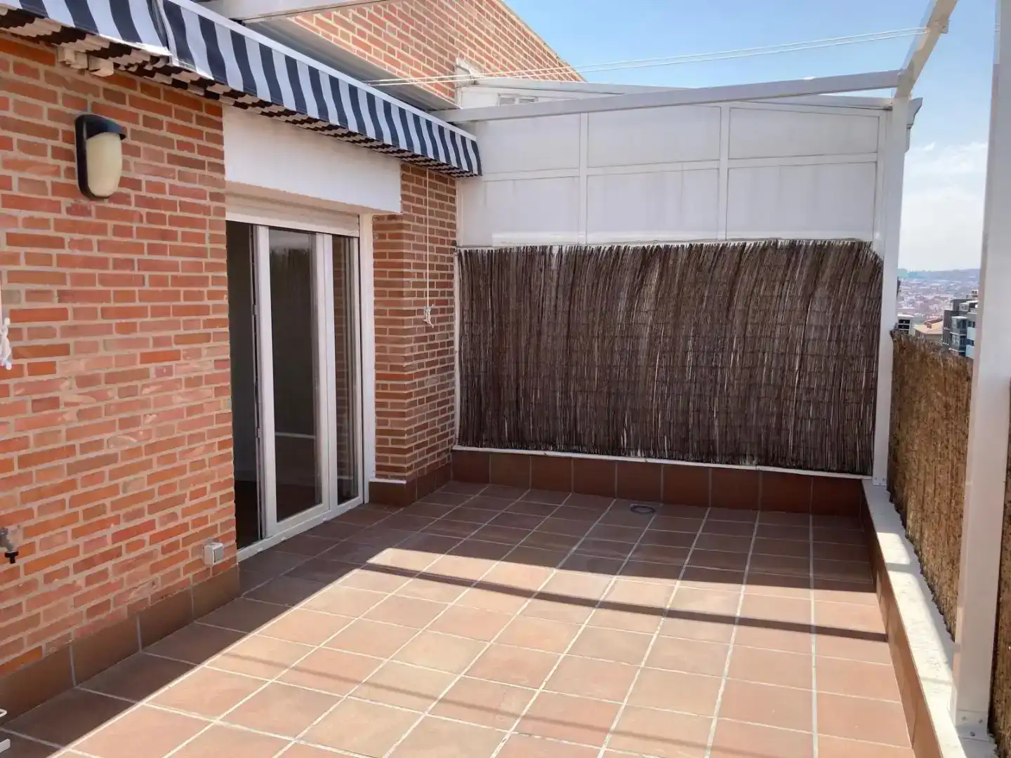 Terraza de Ático de alquiler en Madrid con Aire acondicionado