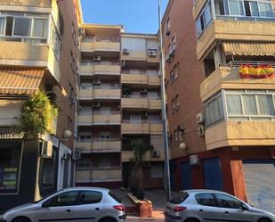 Vista exterior de Pis en venda en Bailén amb Jardí privat, Rentadora i Piscina comunitària
