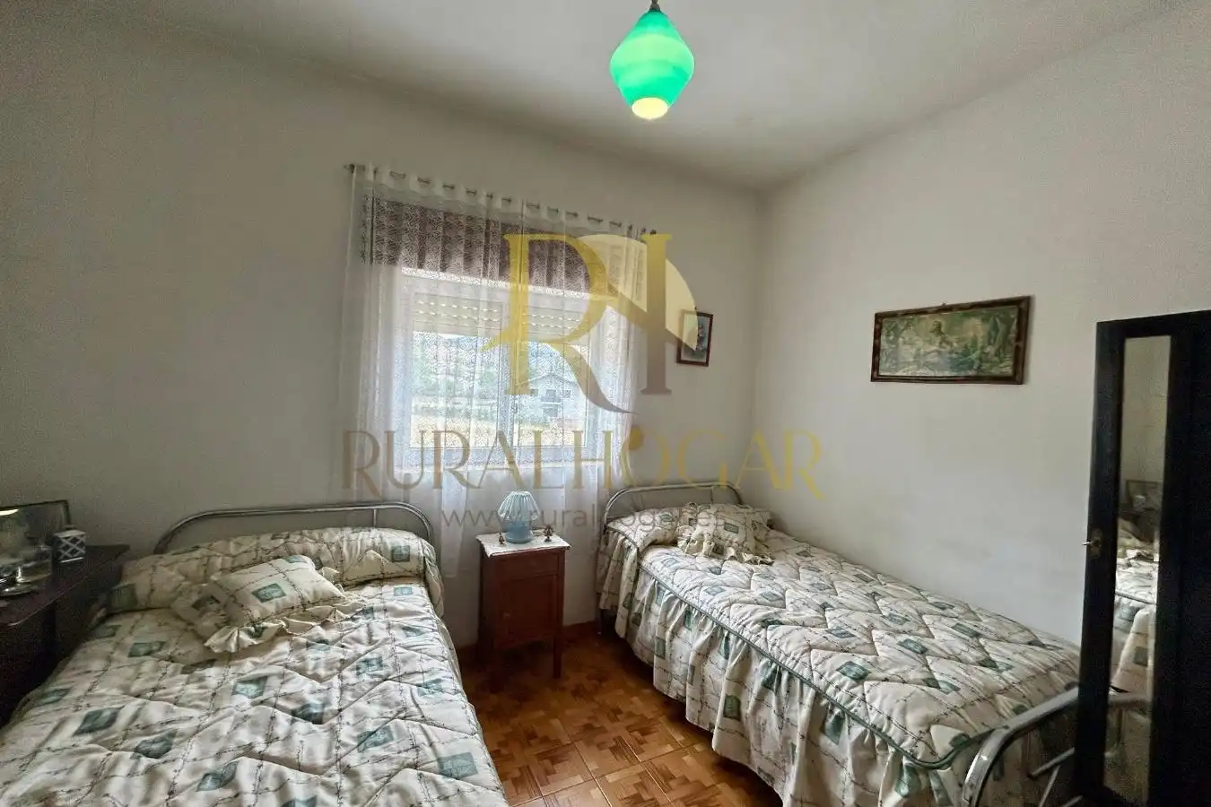Habitación de Casa adosada en venta en Cabrillanes con Calefacción, Jardín privado y Amueblado