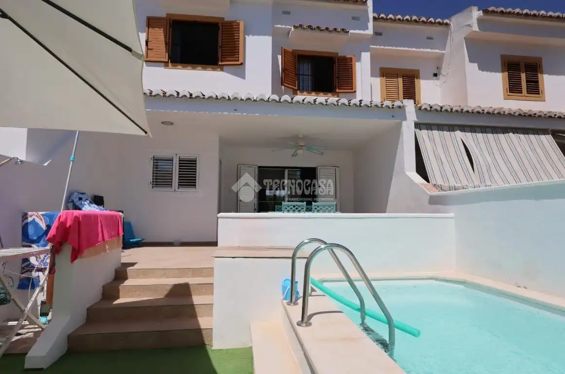 Vista exterior de Casa adosada en venta en Sagunto / Sagunt con Aire acondicionado, Calefacción y Terraza
