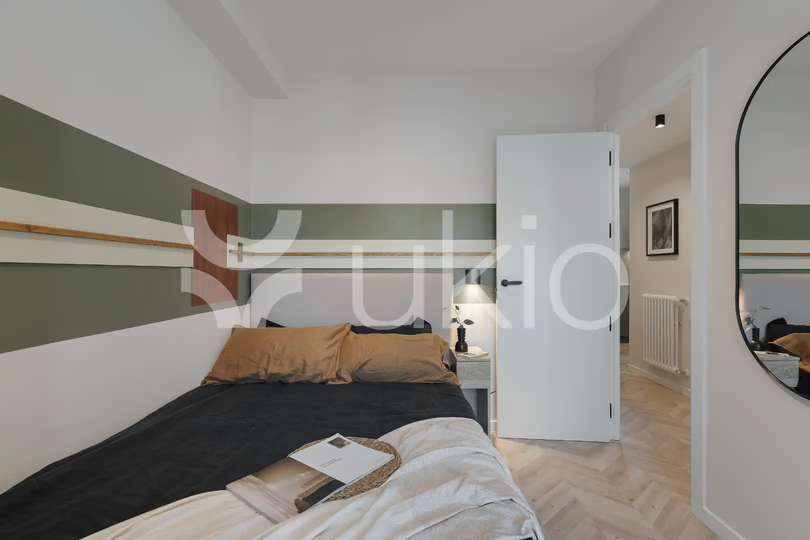 Dormitori de Apartament de lloguer en Madrid amb Aire condicionat, Calefacció i Moblat