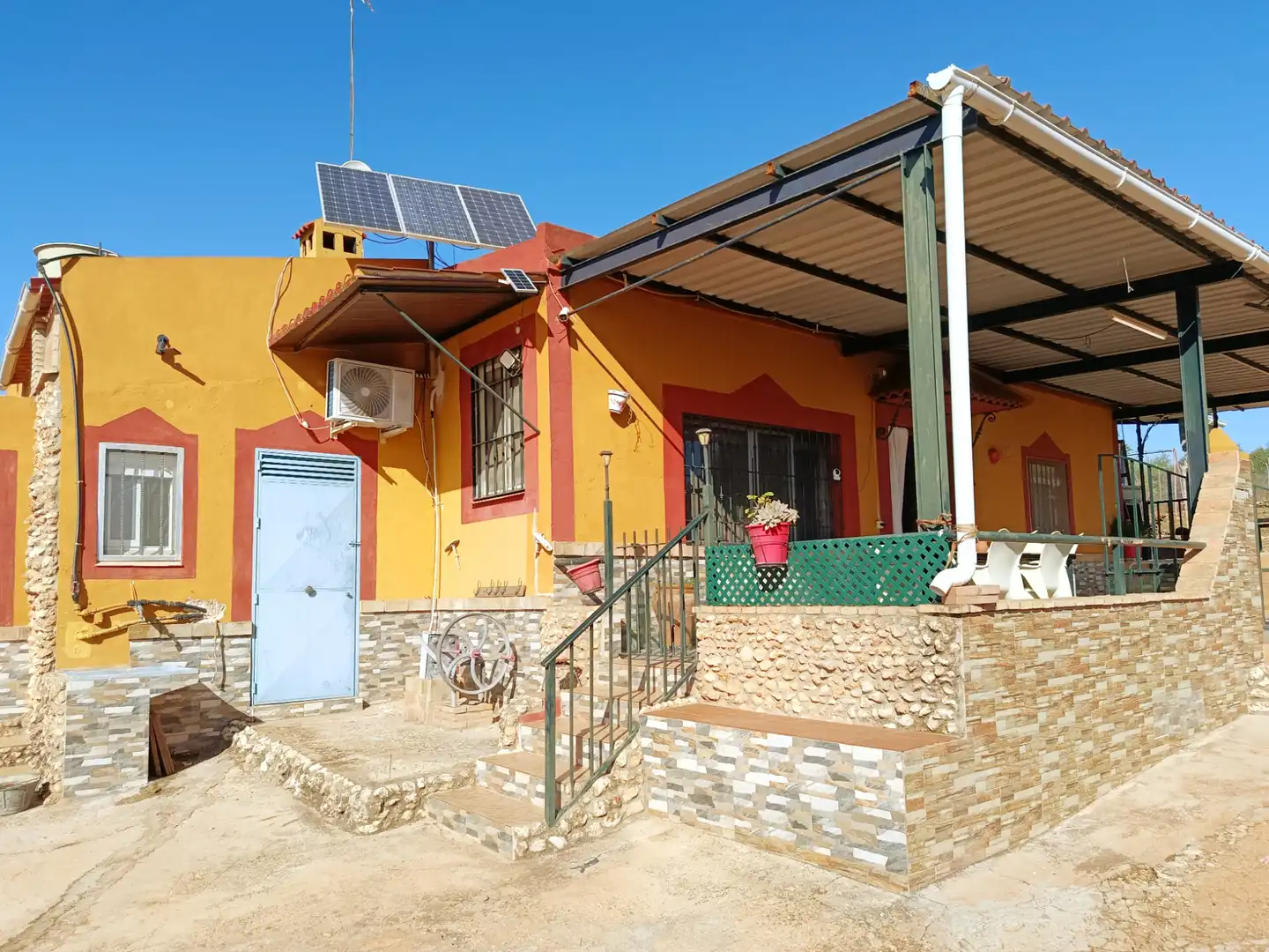 Vista exterior de Finca rústica en venda en Paterna del Campo amb Aire condicionat, Jardí privat i Terrassa