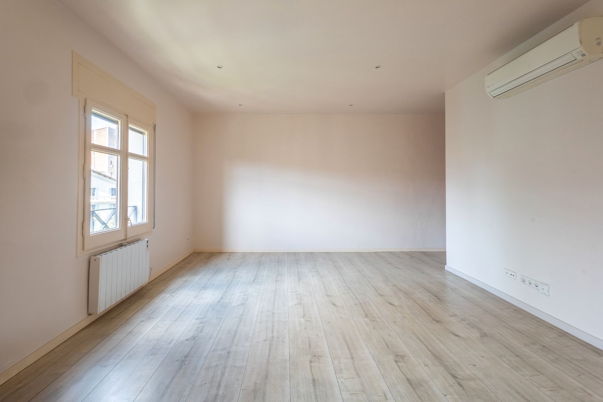 Living room of Flat for sale in  Barcelona Capital  with Air Conditioner, Heating and Parquet flooring