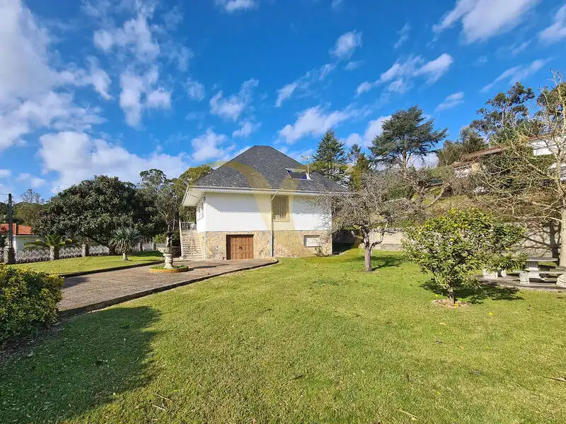 Vista exterior de Casa o xalet en venda en Villaviciosa amb Calefacció, Jardí privat i Terrassa