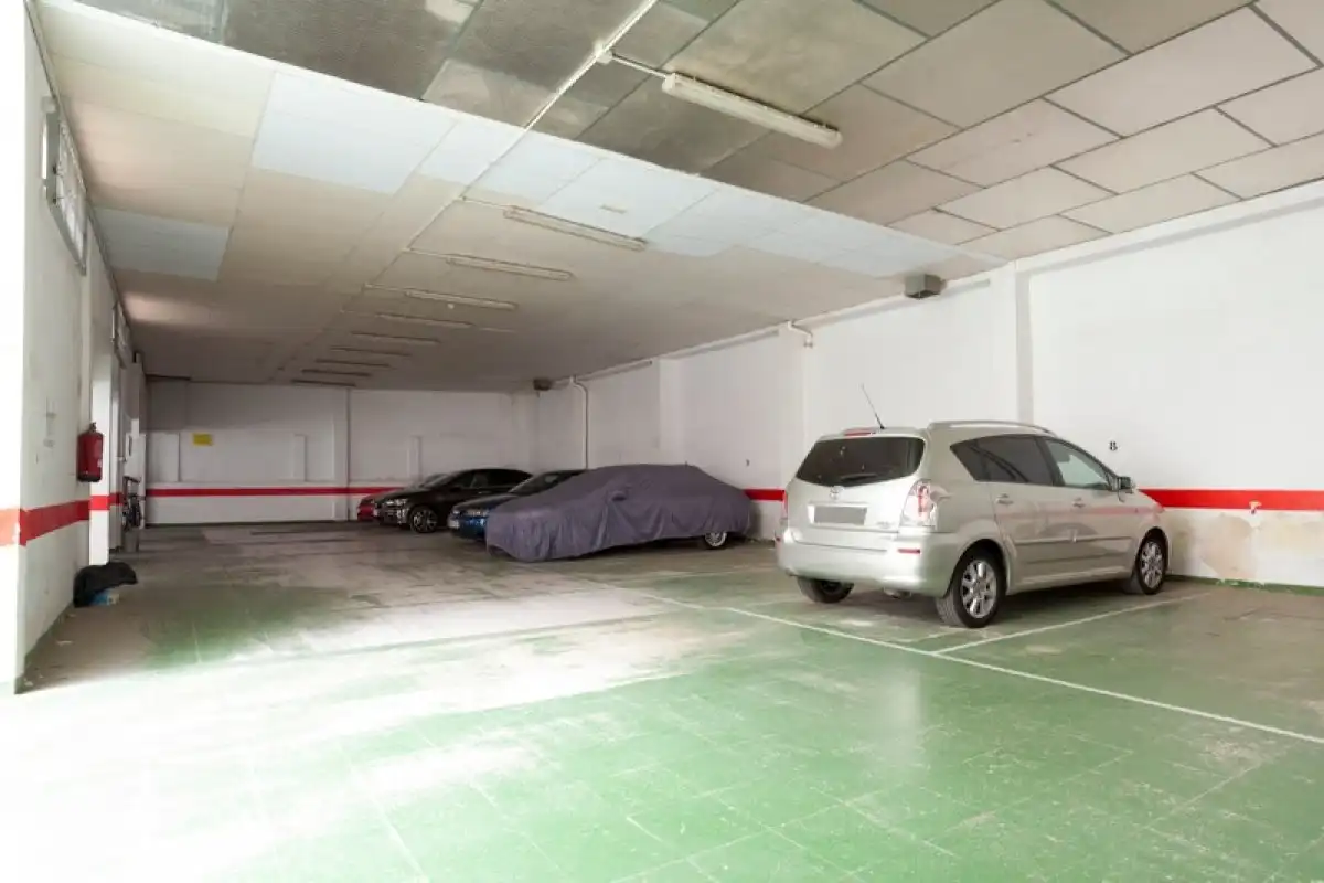 Local en venda a Calle BALLESTEROS, FLORENTINO, 28, Las Fuentes