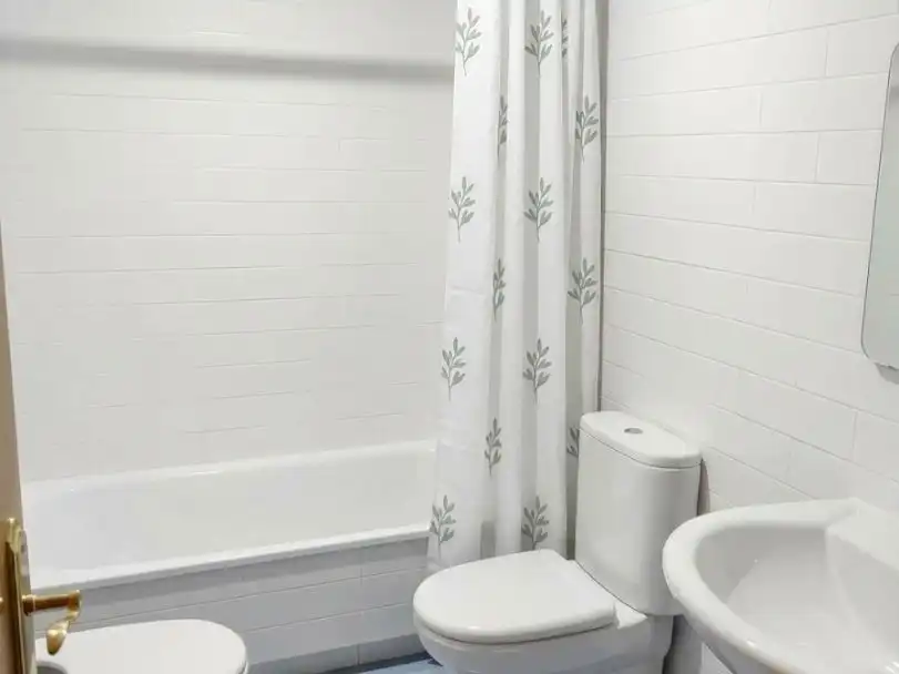 Bathroom of Flat for rent in Alameda