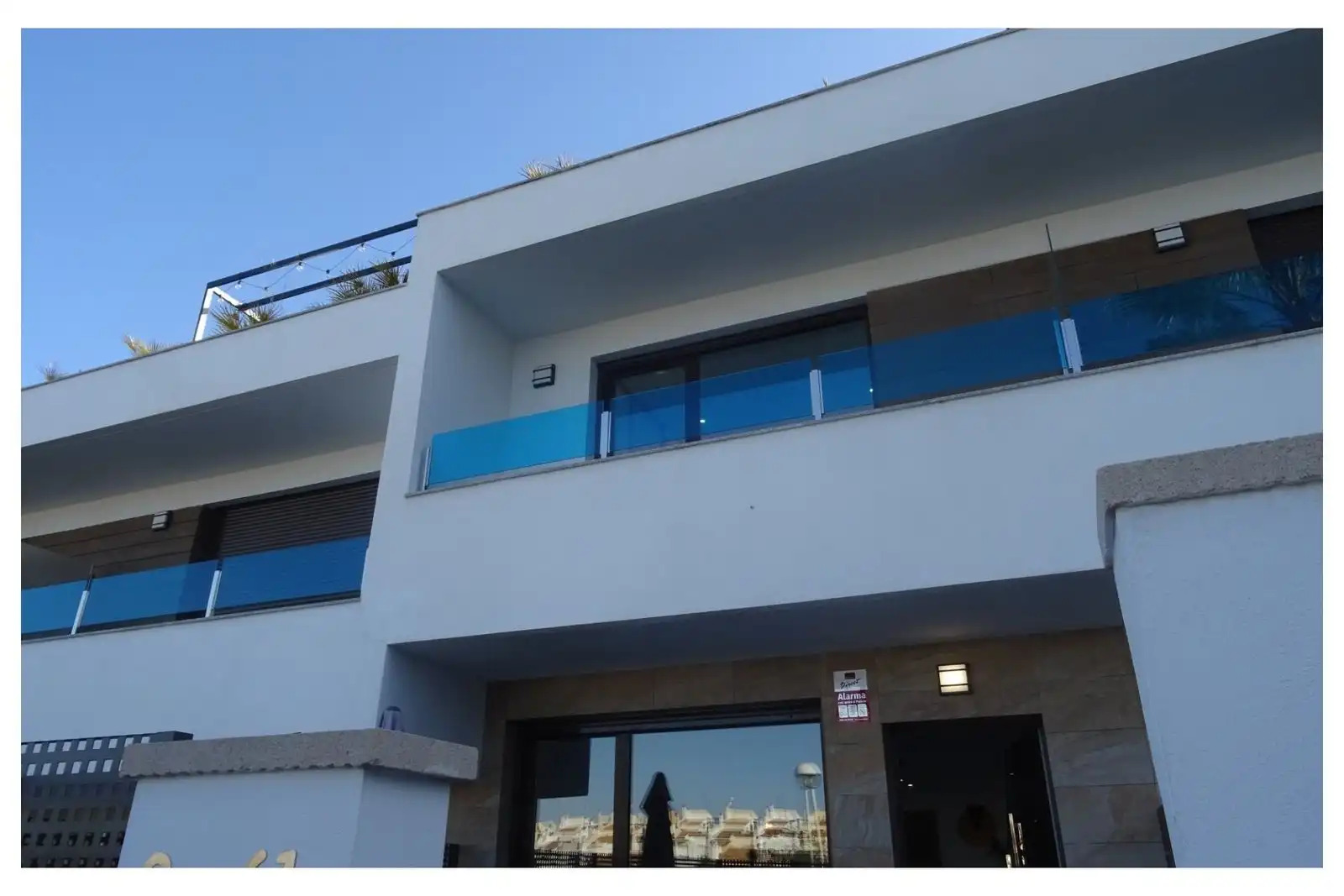 Außenansicht von Wohnungen zum Verkauf in Torrevieja mit Terrasse, Balkon und Gemeinschaftspool