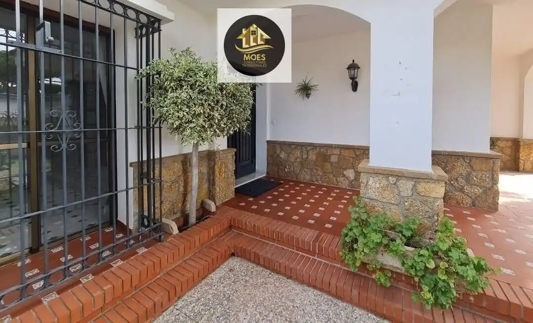 Casa o chalet en venta en Rota con Terraza, Trastero y Piscina
