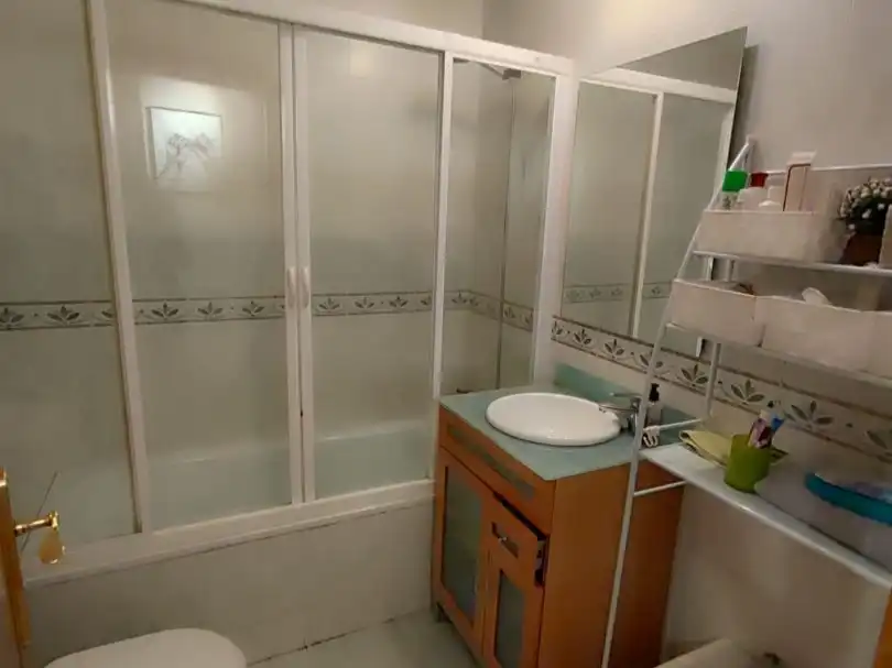 Baño de Casa o chalet en venta en San Fernando de Henares con Aire acondicionado, Calefacción y Jardín privado