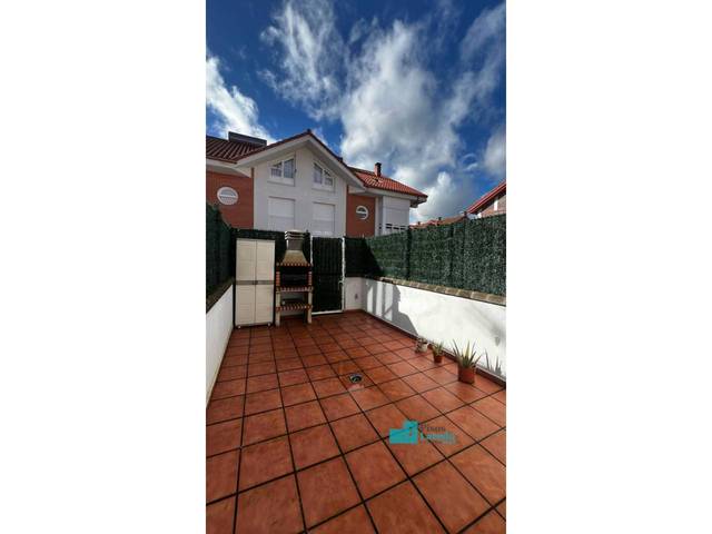 Casa adosada en Venta en Calle Mies en Ampuero