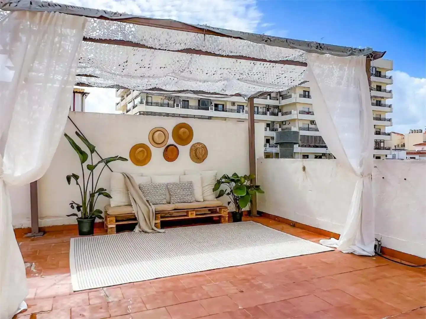 Terrasse von Dachboden zum Verkauf in Fuengirola mit Klimaanlage und Balkon
