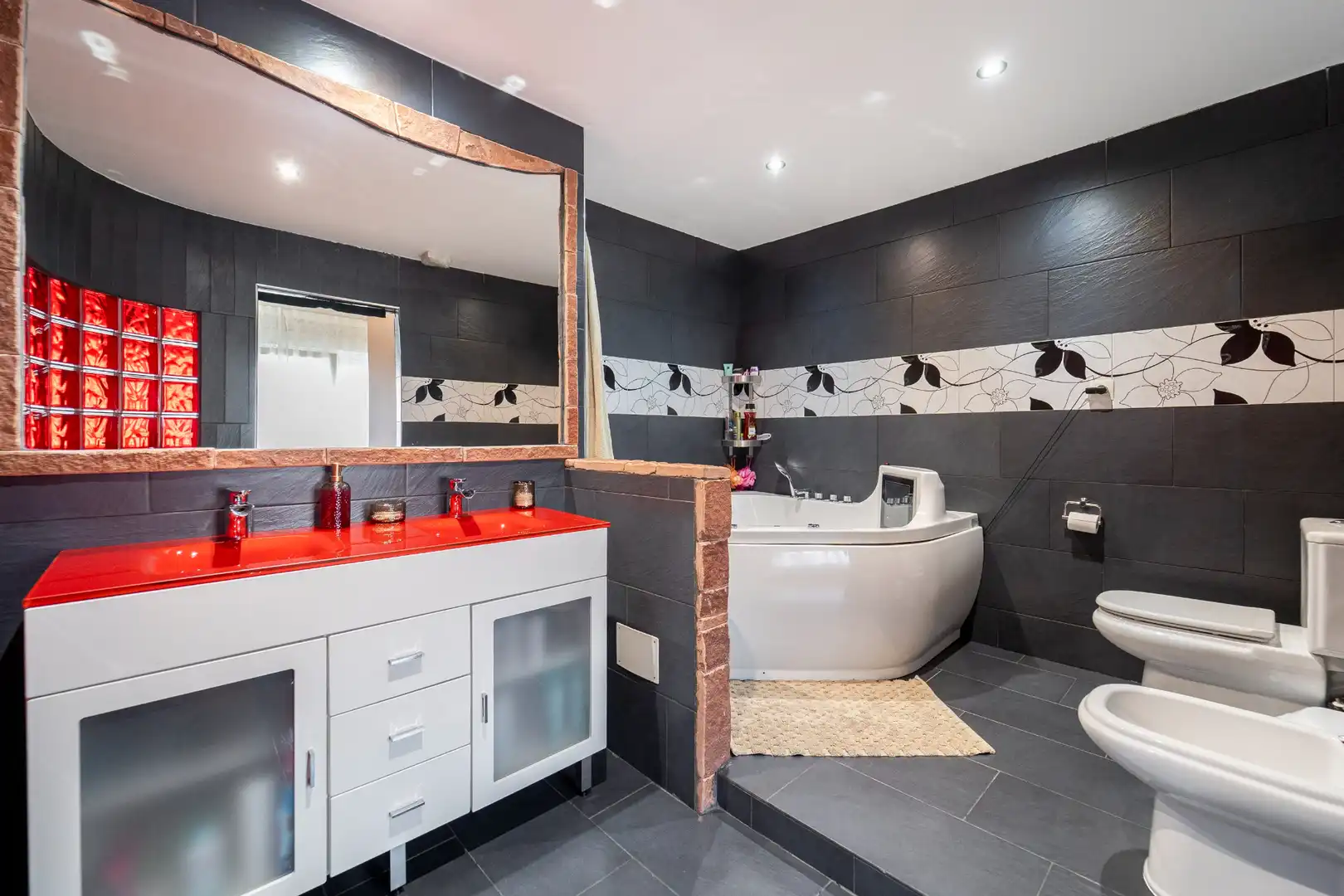 Baño de Casa adosada en venta en Casarrubios del Monte con Aire acondicionado, Calefacción y Jardín privado