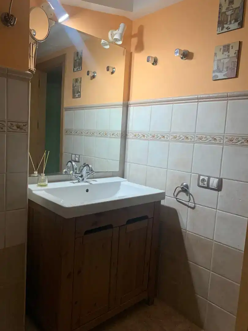 Bany de Pis de lloguer en Telde amb Parquet i Moblat