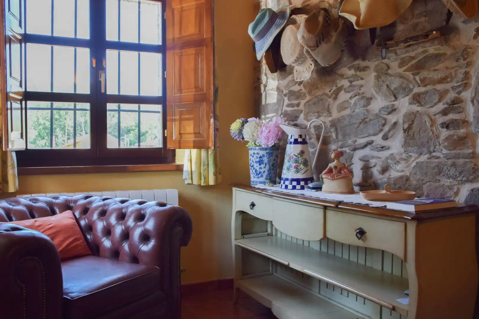 Sala d'estar de Finca rústica en venda en Riello amb Calefacció