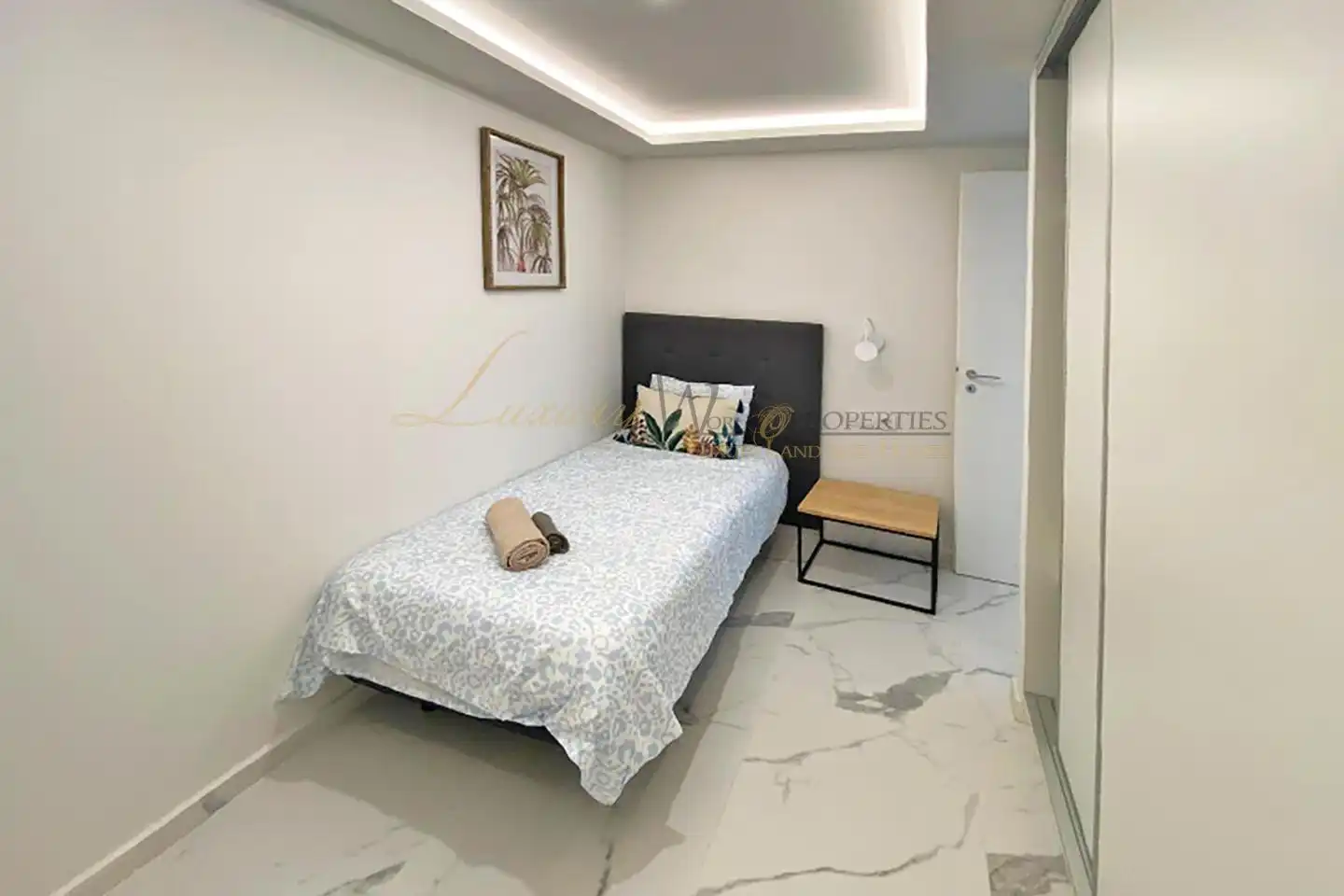 Habitación de Apartamento en venta en Arona con Terraza, Amueblado y Piscina comunitaria