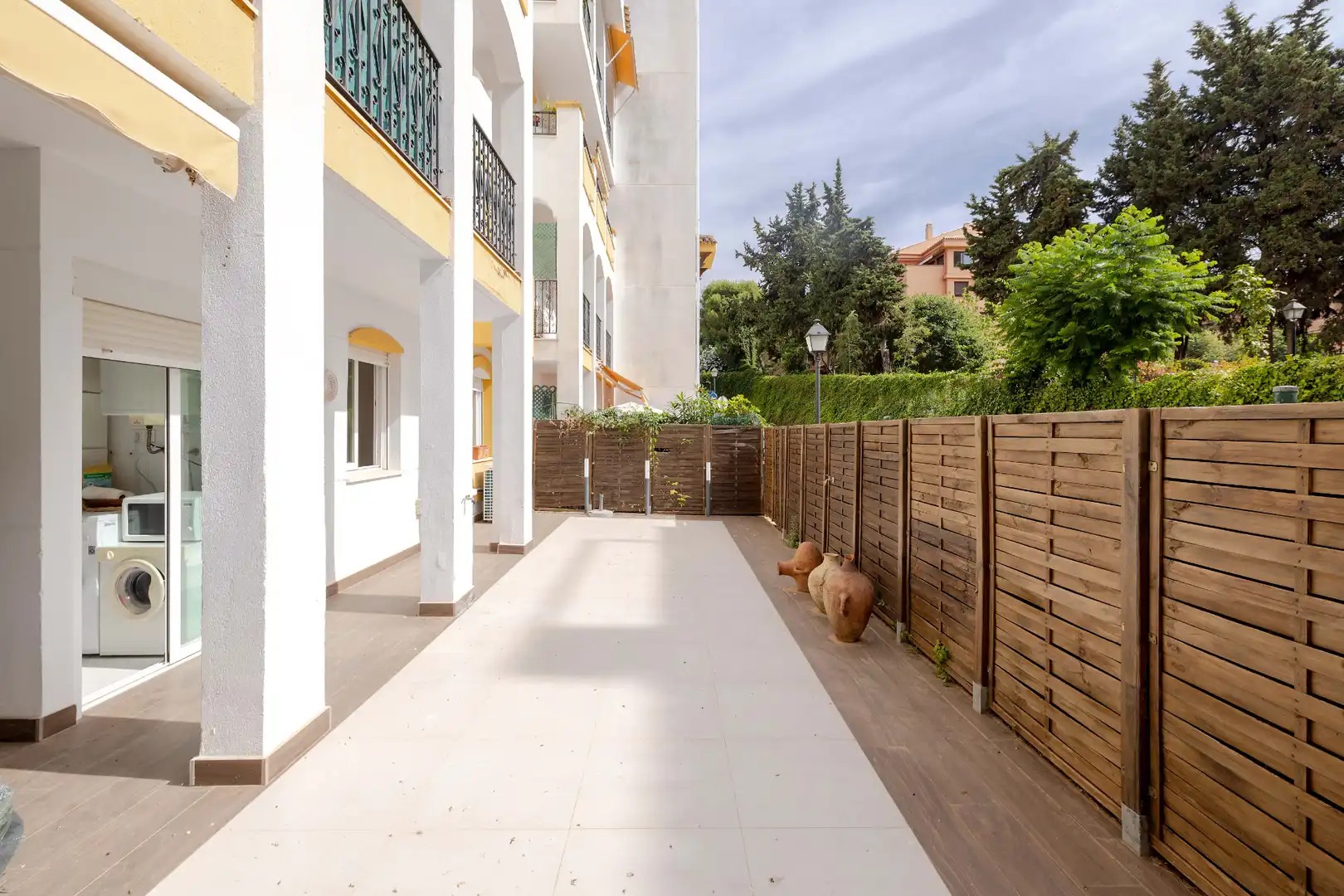 Terrasse von Erdgeschoss zum Verkauf in Marbella mit Klimaanlage, Heizung und Terrasse
