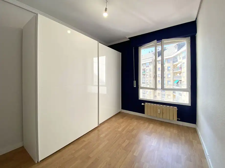 Habitación de Piso en venta en Vitoria - Gasteiz con Calefacción, Terraza y Trastero