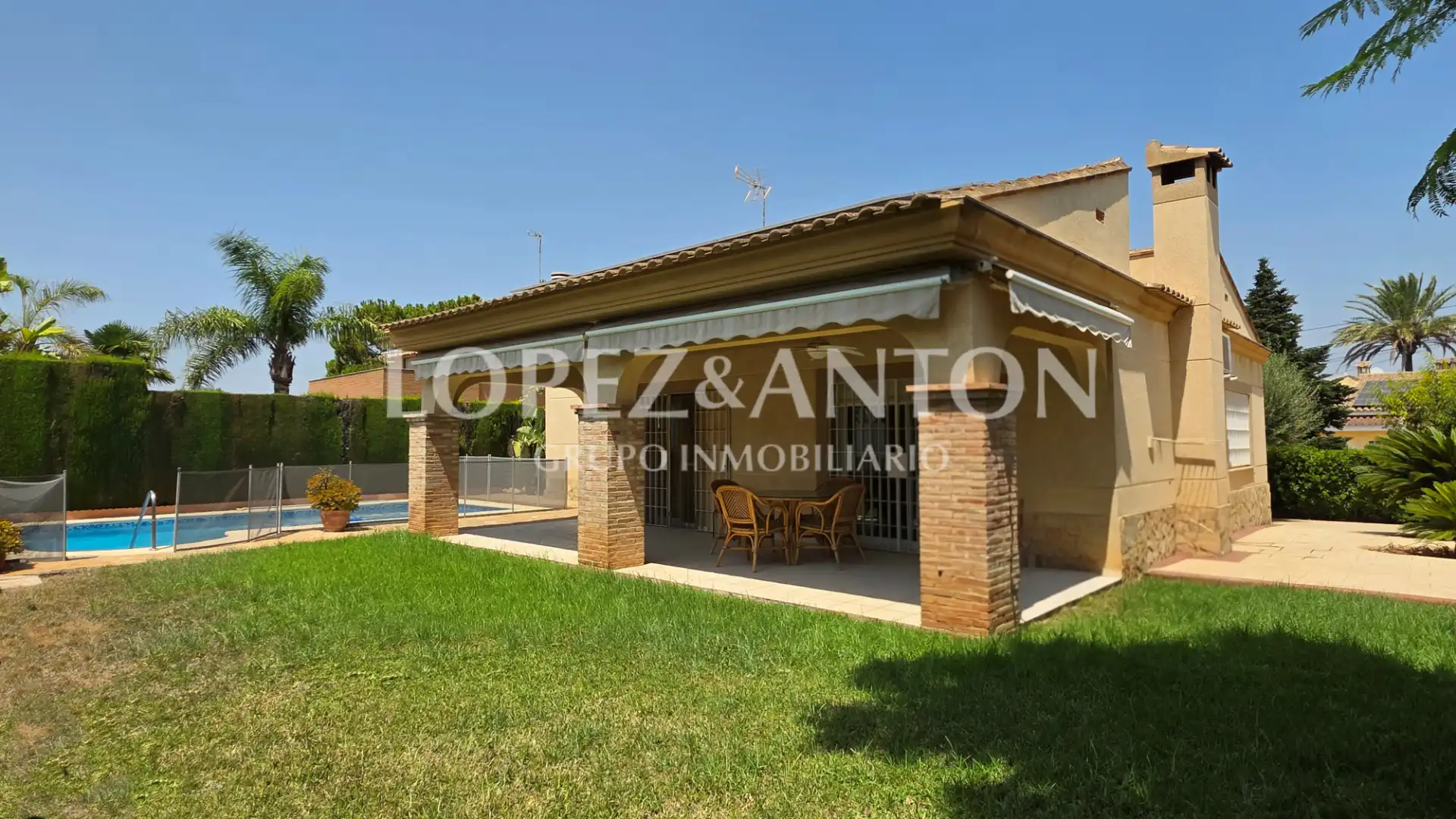 Jardí de Casa o xalet en venda en L'Eliana amb Aire condicionat, Calefacció i Jardí privat