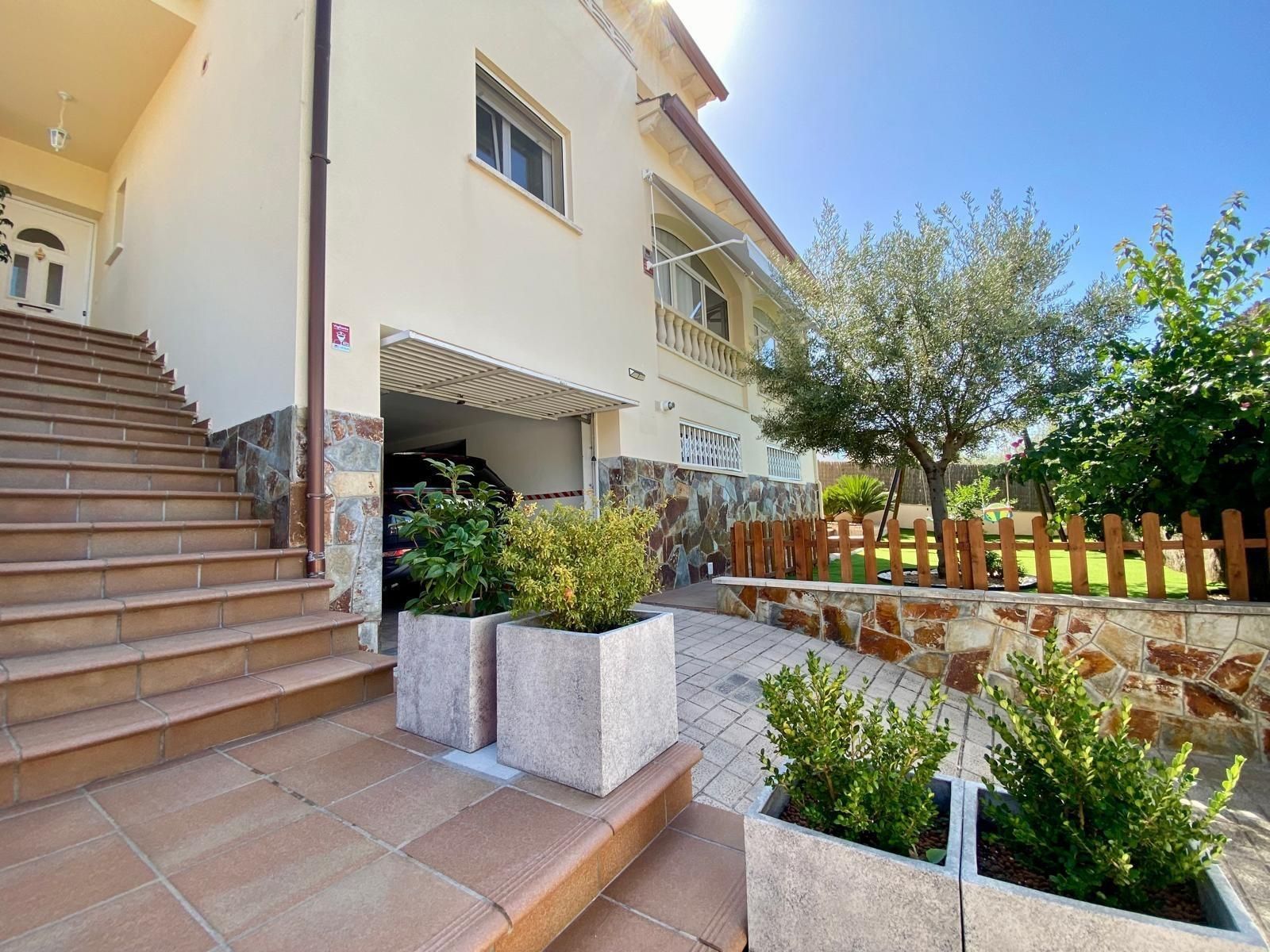 Garden of House or chalet for sale in Cunit  with Air Conditioner, Heating and Private garden