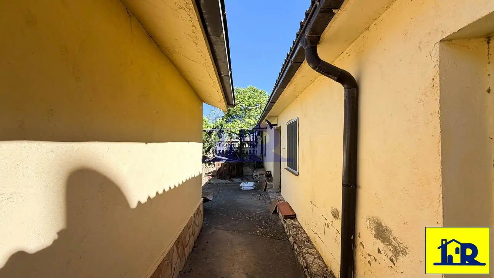 Vista exterior de Casa o xalet en venda en Cañada del Hoyo amb Calefacció, Terrassa i Traster