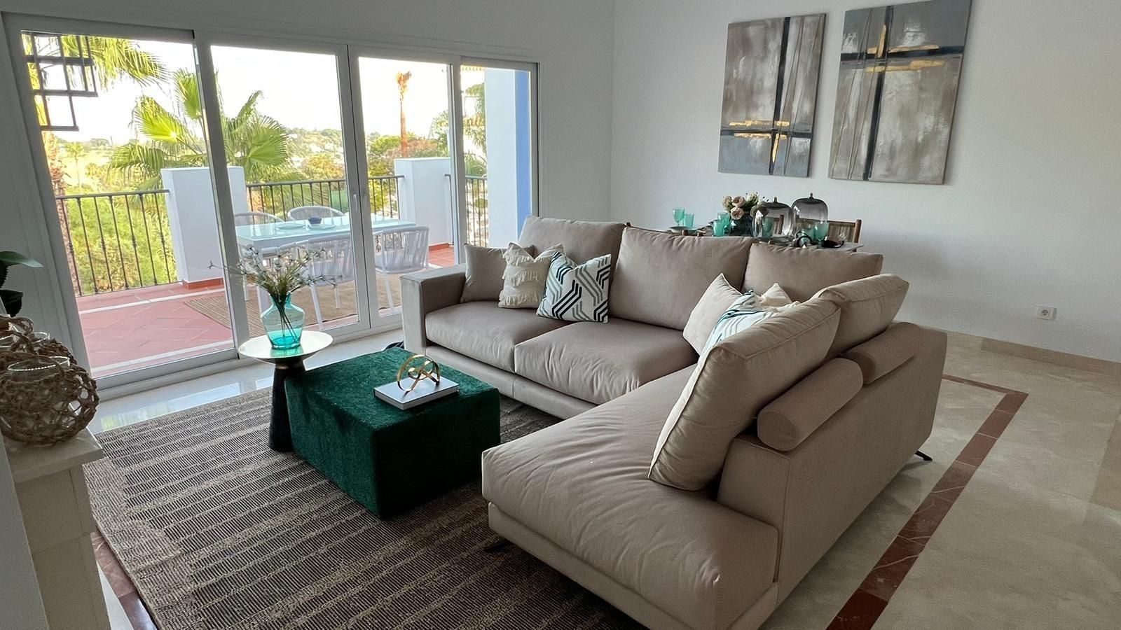 Sala de estar de Apartamento de alquiler en Benahavís con Aire acondicionado, Jardín privado y Terraza