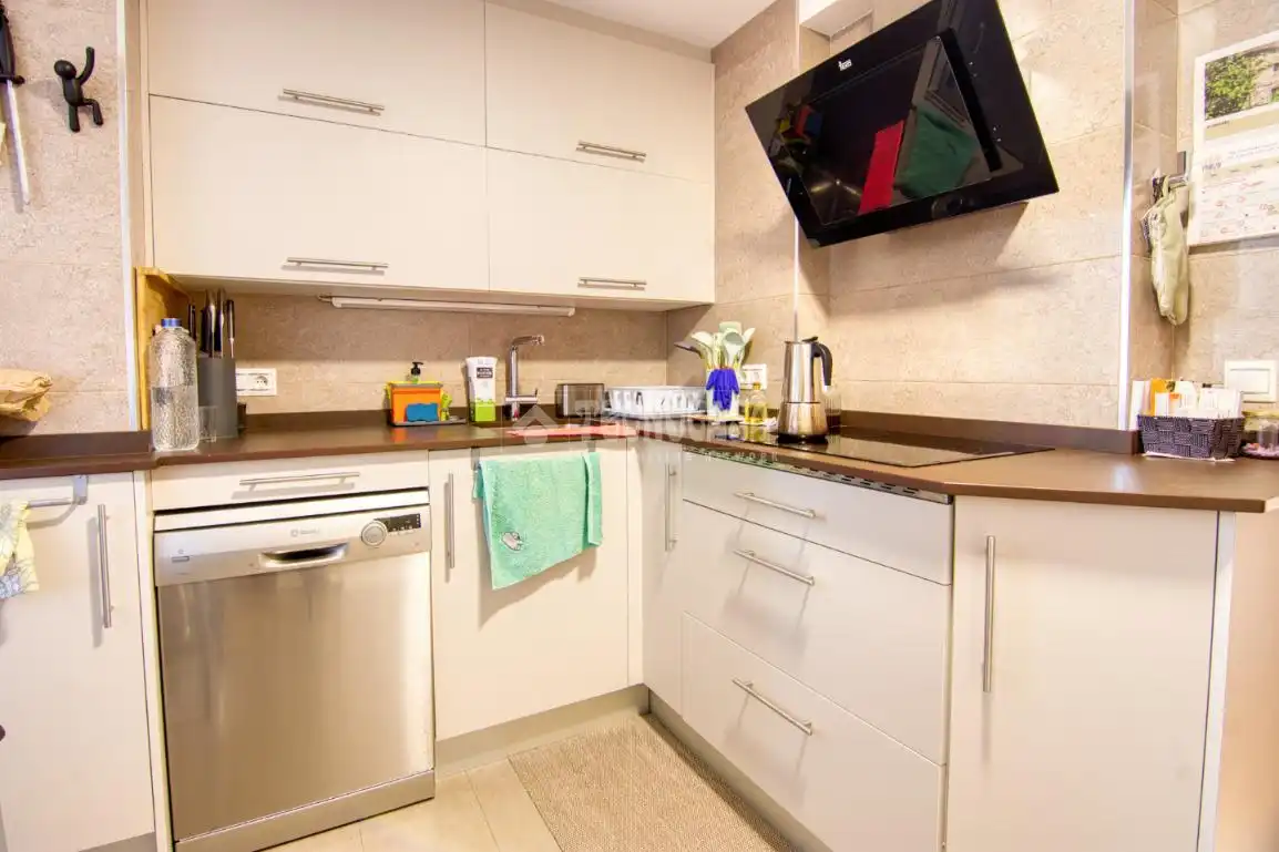 Küche von Wohnung zum Verkauf in Santander mit Abstellraum