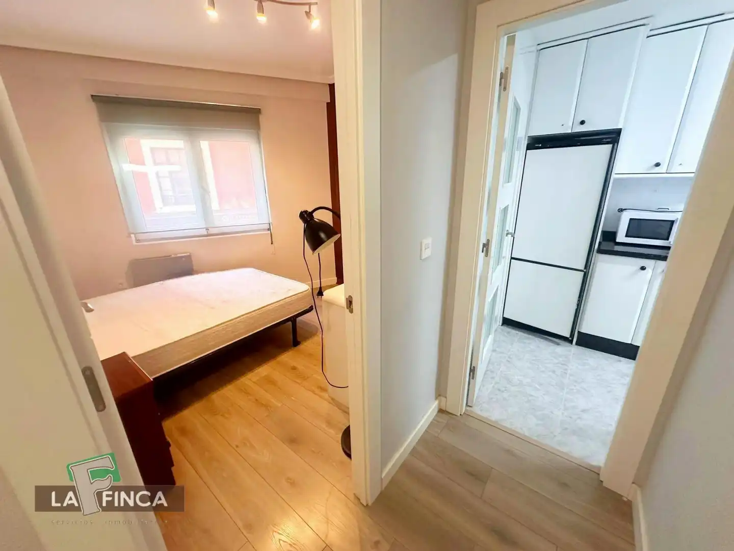 Habitación de Piso en venta en Oviedo  con Calefacción y Trastero