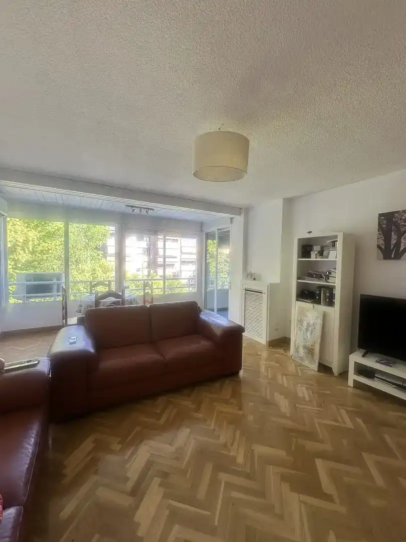 Sala d'estar de Pis en venda en Las Rozas de Madrid amb Aire condicionat i Balcó