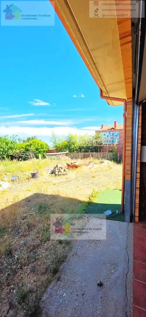 Houses for sale in Sariegos  with Air Conditioner, Heating and Private garden