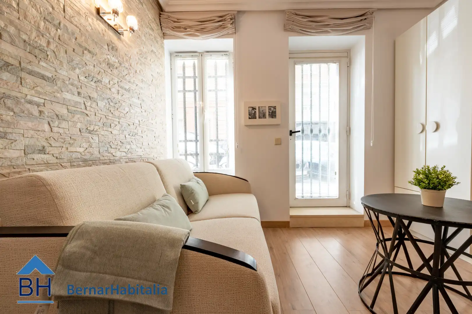 Sala de estar de Local en venta en Madrid con Aire acondicionado, Calefacción y Amueblado