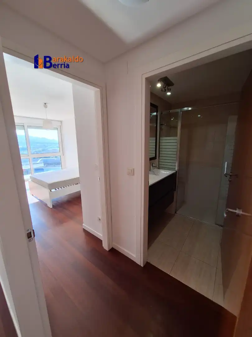 Baño de Apartamento en venta en Barakaldo  con Calefacción