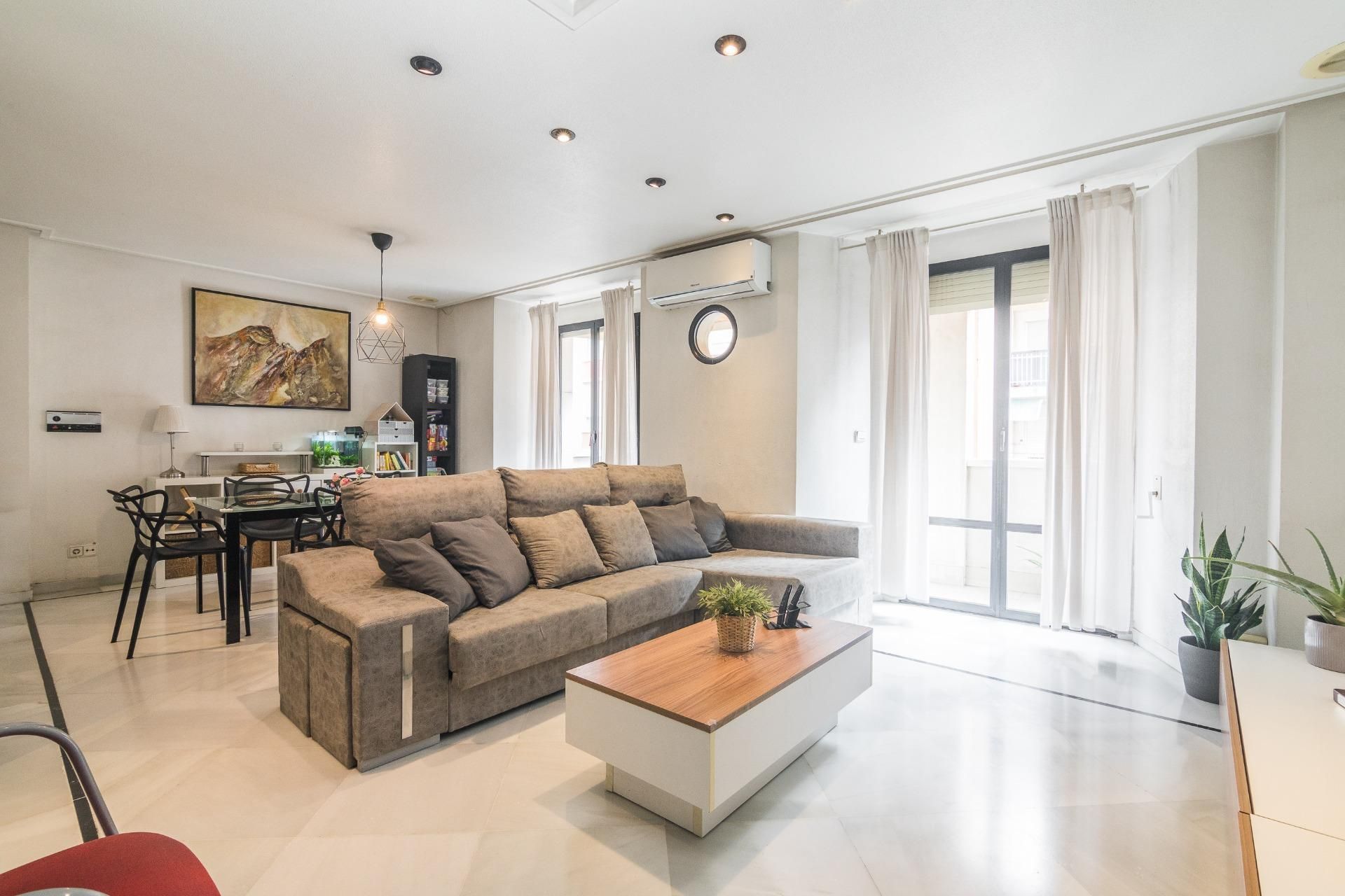 Sala d'estar de Dúplex en venda en Elche / Elx amb Aire condicionat