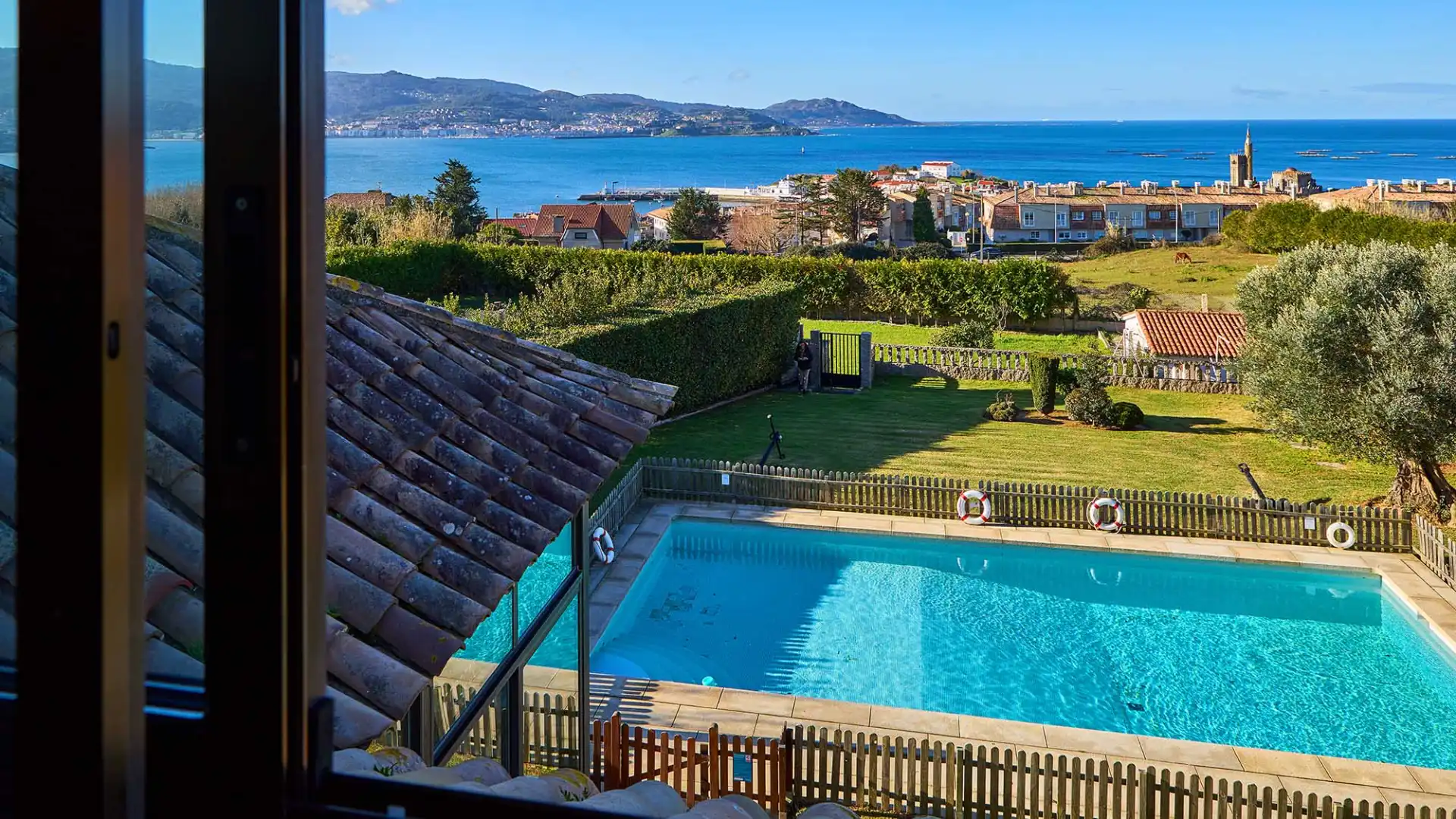 Piscina de Casa o xalet en venda en Nigrán amb Calefacció, Jardí privat i Parquet