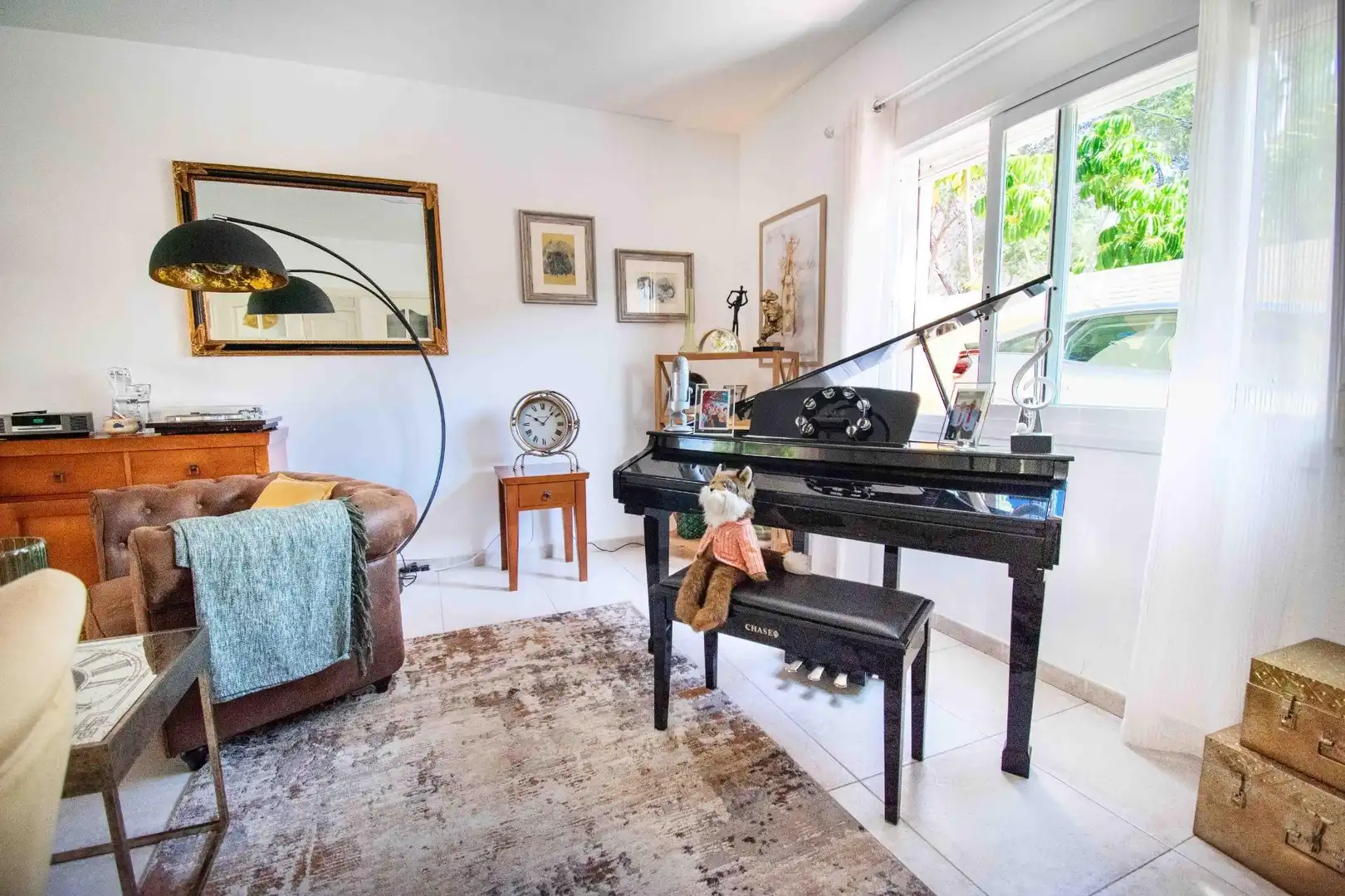 Living room of Detached homes for sale in L'Alfàs del Pi  with Air Conditioner, Private garden and Swimming Pool