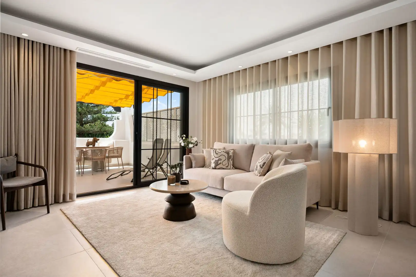 Sala de estar de Apartamento en venta en Marbella con Aire acondicionado, Terraza y Piscina