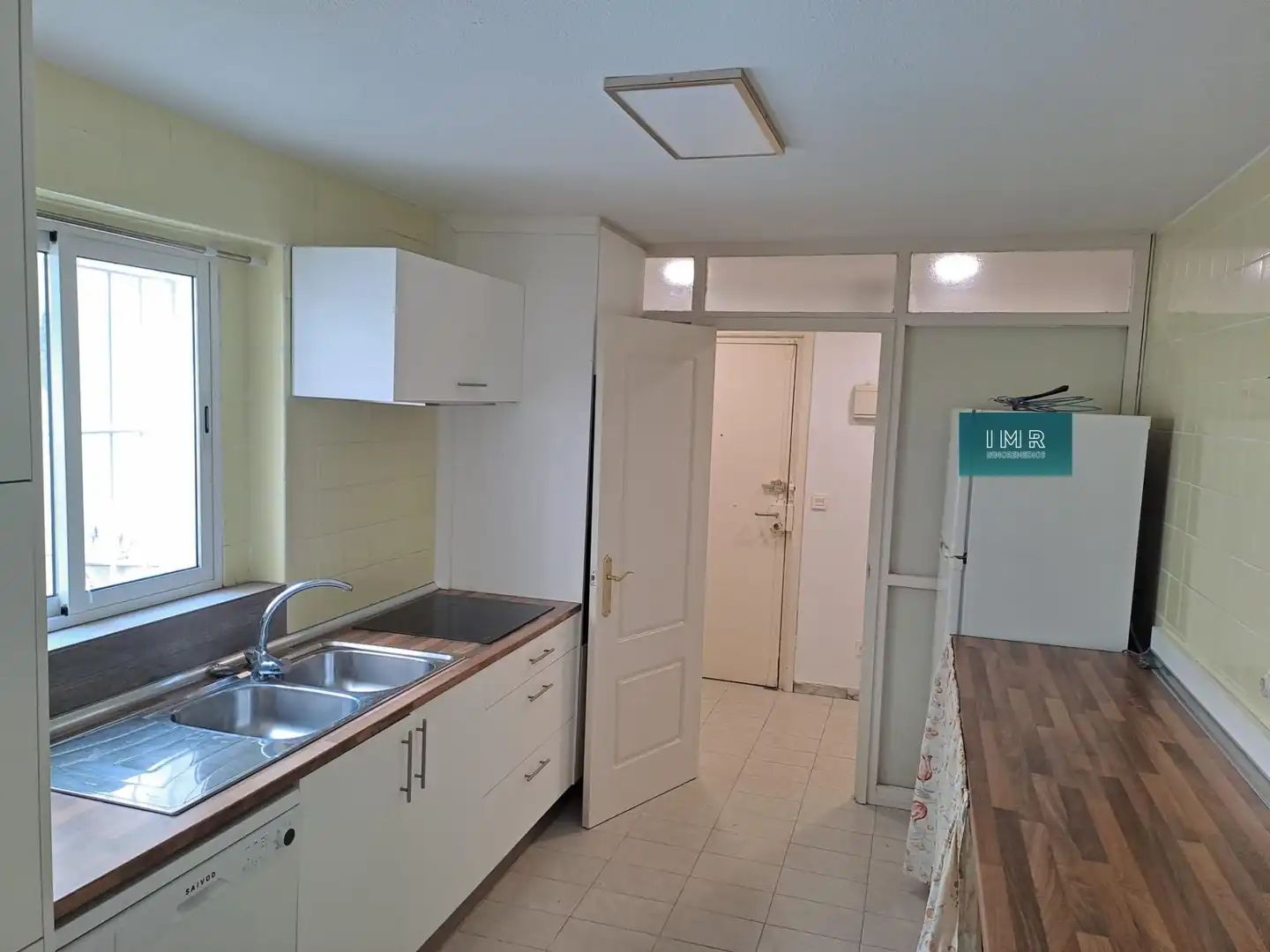 Kitchen of Flat for rent in Sevilla  with Air Conditioner and Storage room