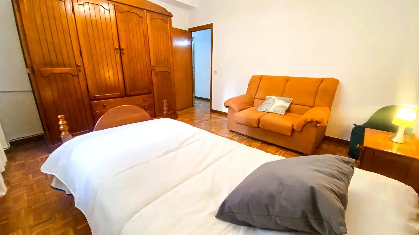 Schlafzimmer von Wohnung zur Miete in Arganzuela