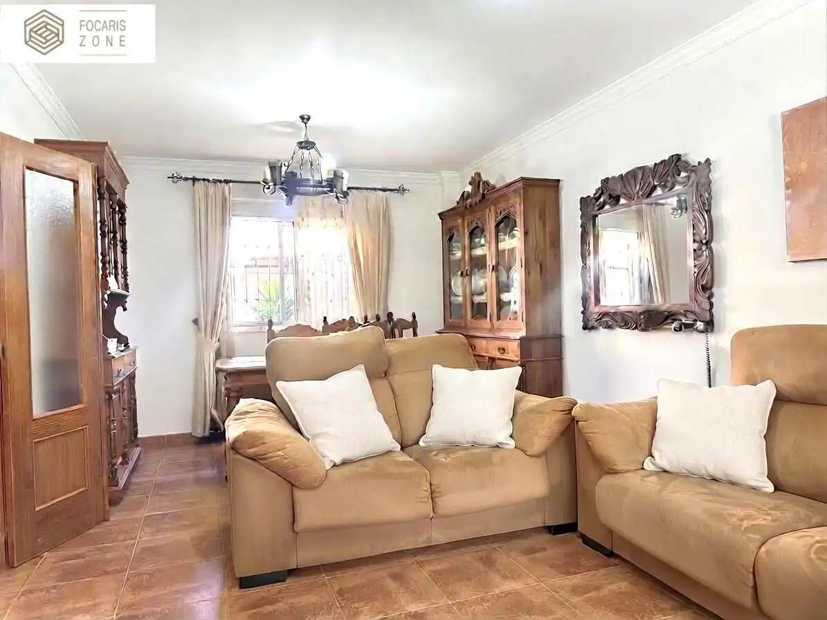 Sala d'estar de Casa adosada en venda en Málaga amb Aire condicionat, Calefacció i Terrassa