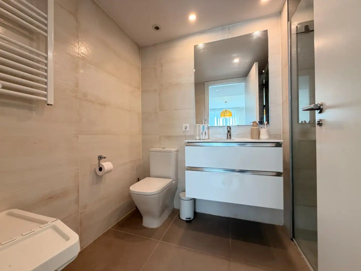 Baño de Piso de alquiler en El Masnou con Aire acondicionado, Calefacción y Terraza