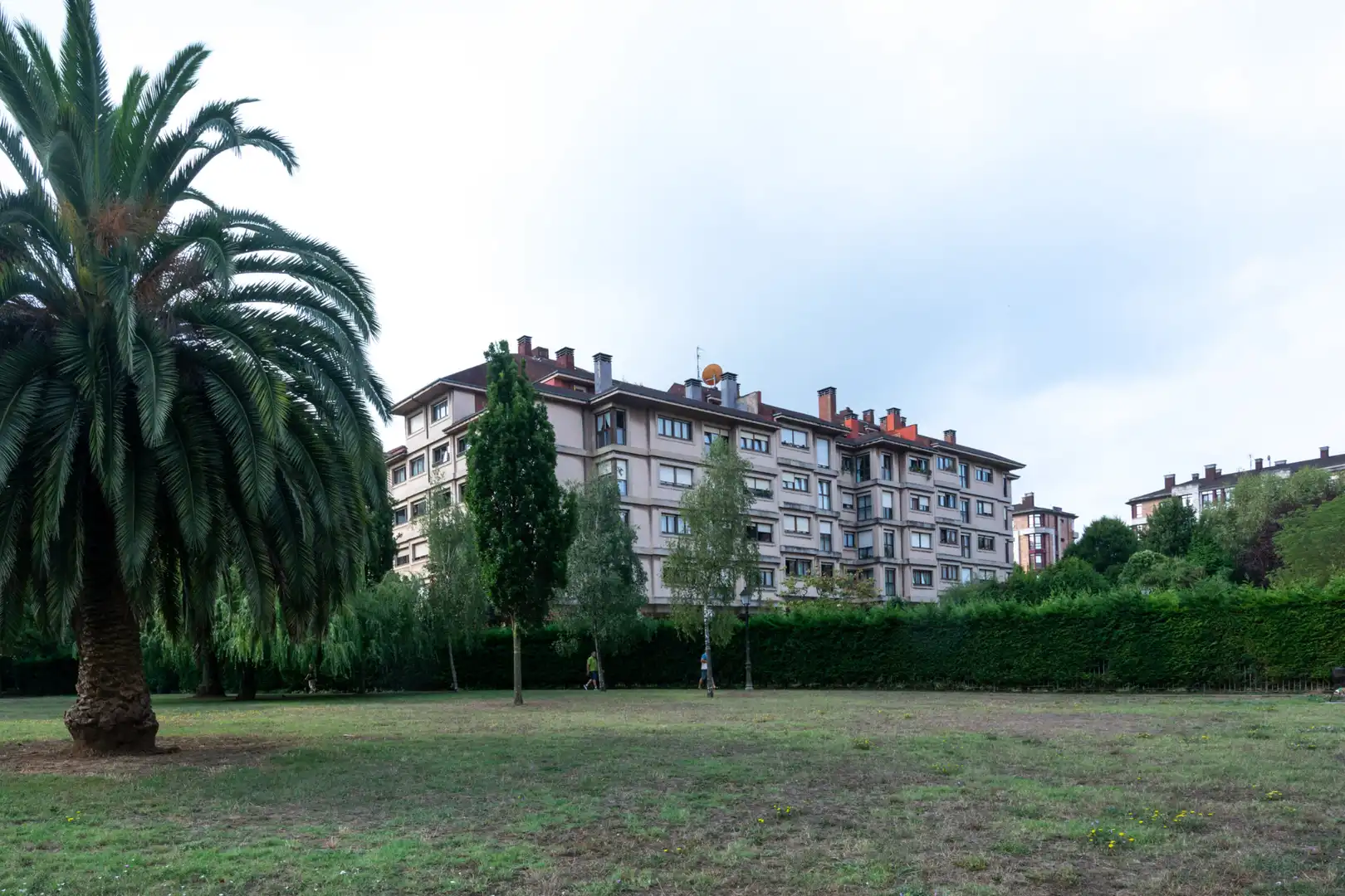 Vista exterior de Casa o xalet en venda en Gijón  amb Calefacció, Jardí privat i Traster