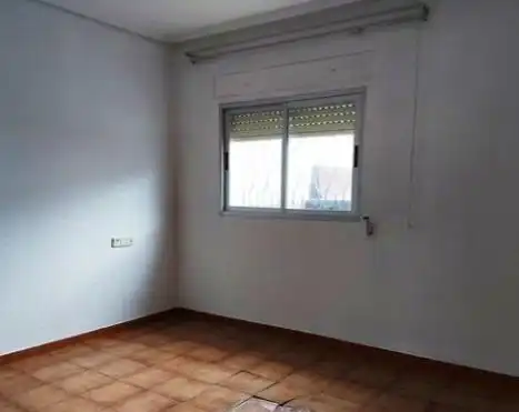 Dormitori de Edifici en venda en Domeño