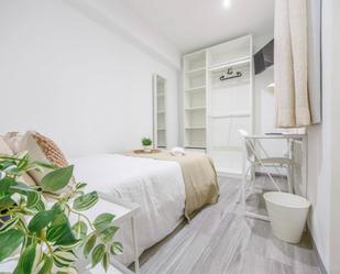 Dormitori de Apartament per a compartir en  Valencia Capital amb Moblat, Forn i Rentadora