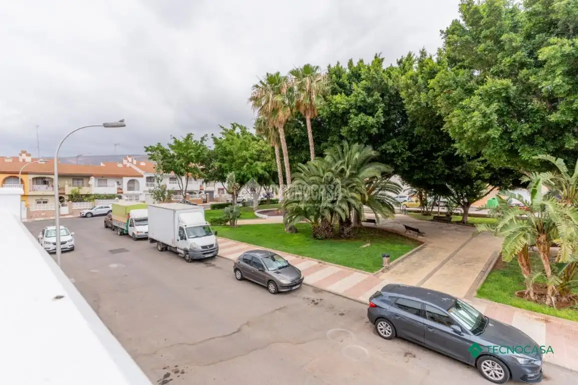 Vista exterior de Piso en venta en Roquetas de Mar con Aire acondicionado, Terraza y Balcón